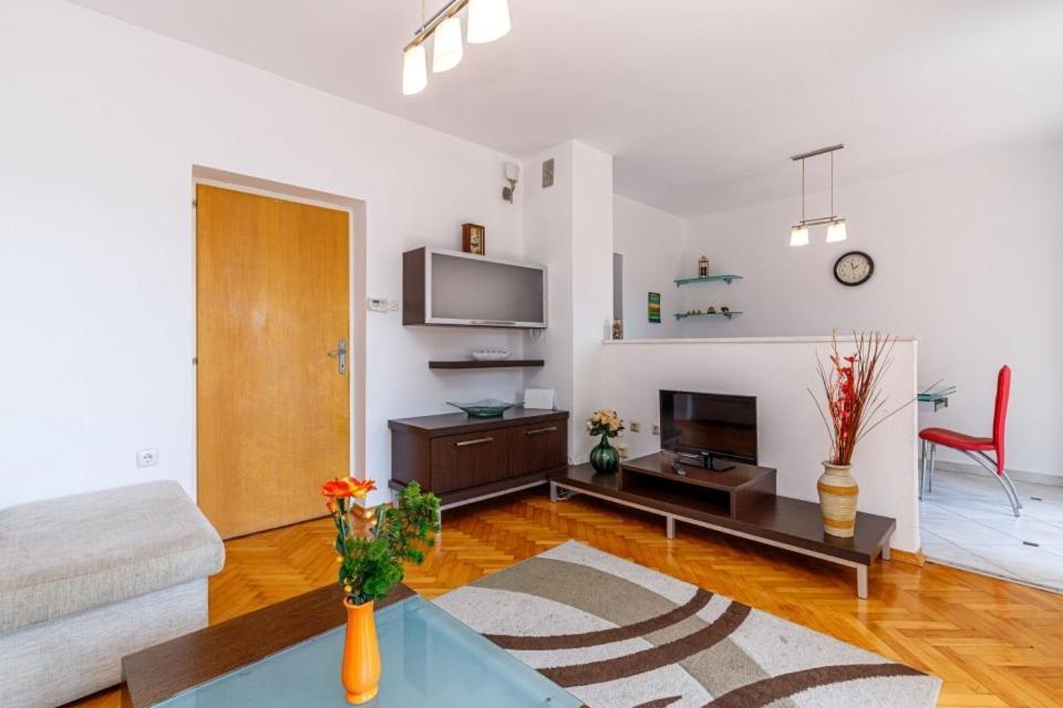 Tina Apartment *